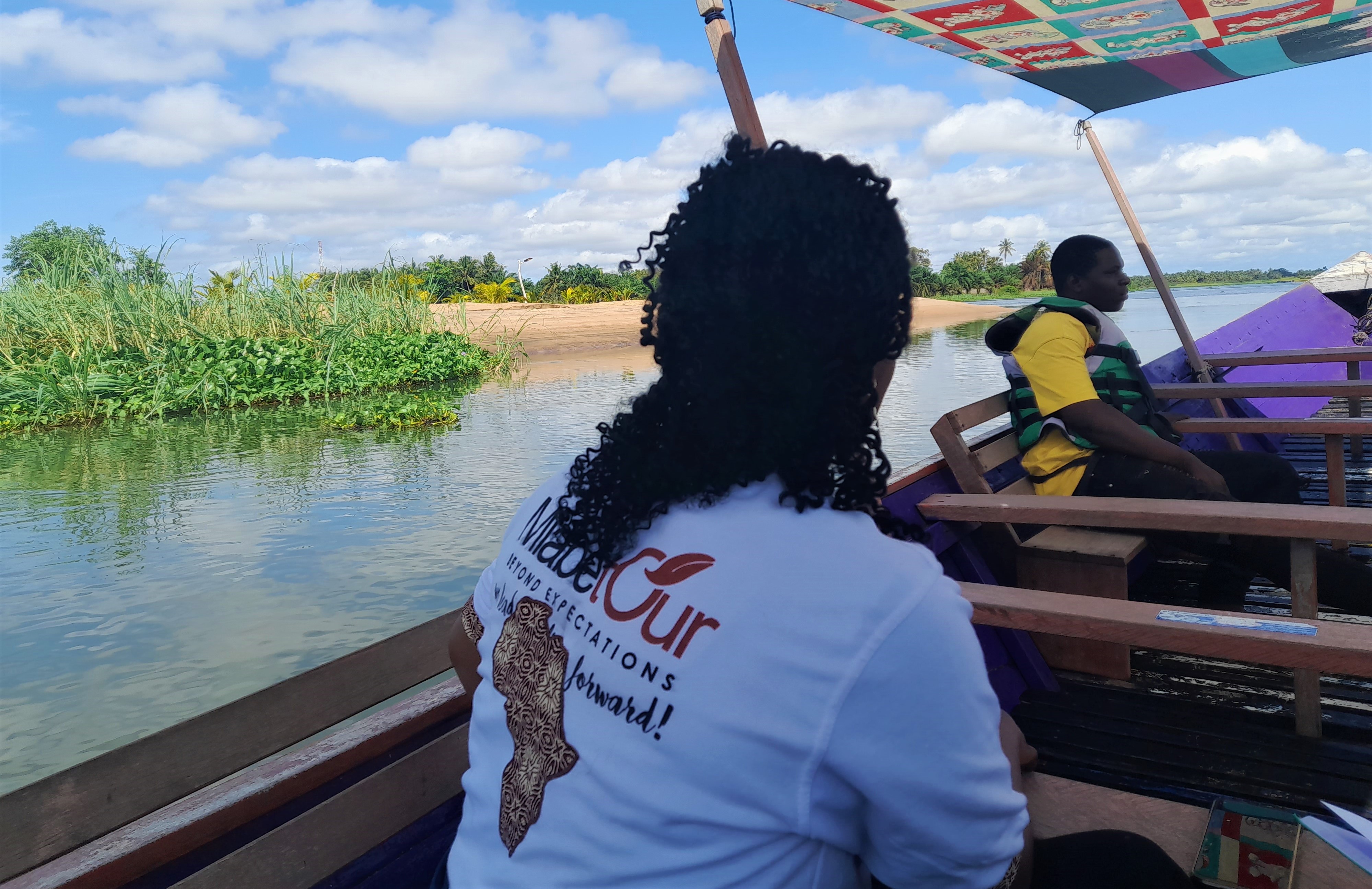 circuit touristique au togo tour en pirogue sur le lac Togo  