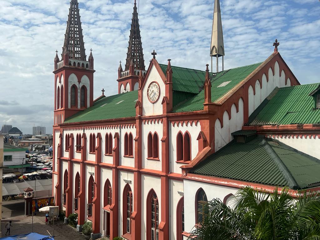 vue externe de la cathédrale sacré coeur de lomé