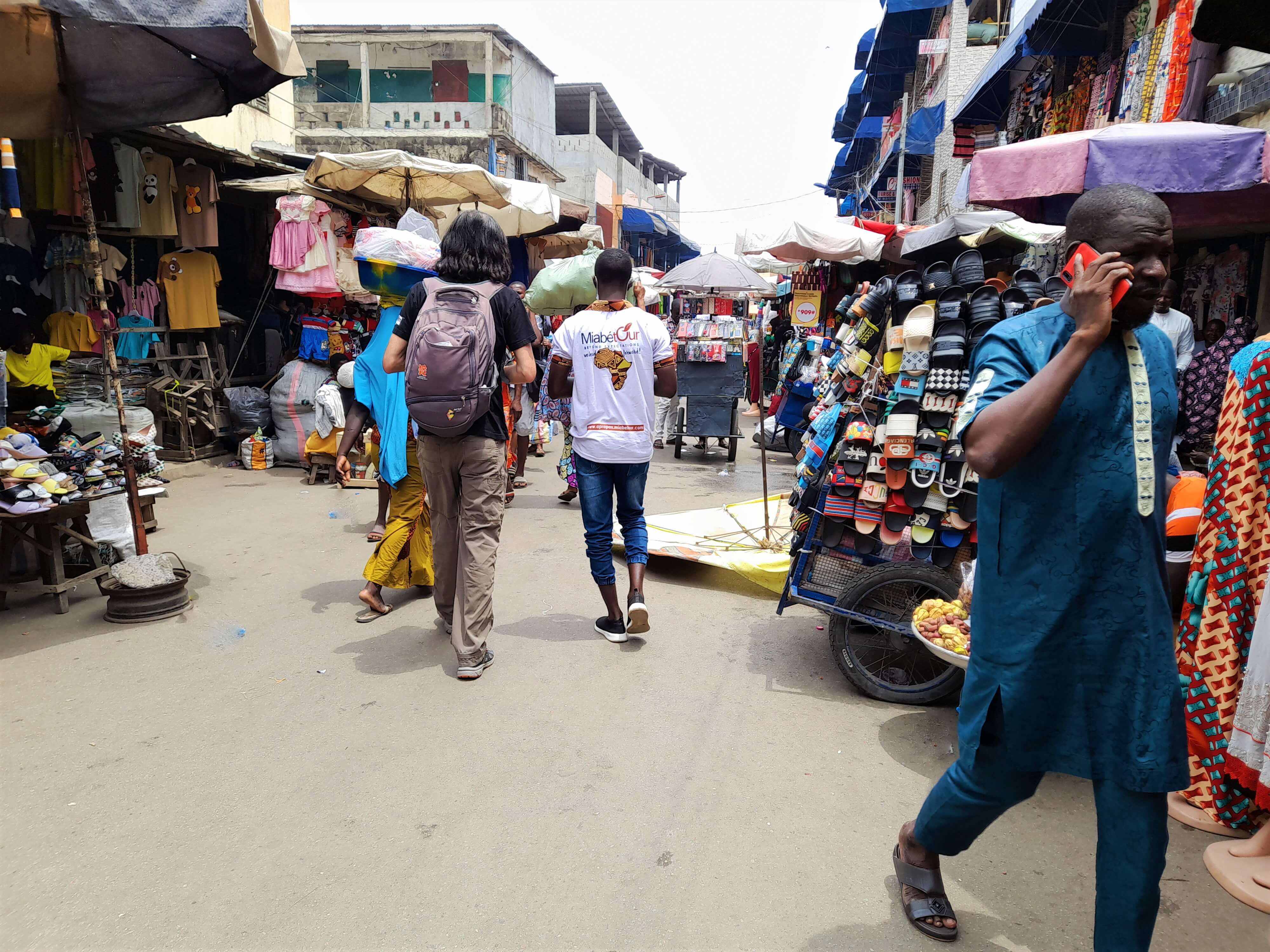 foule au grand marché de lomé Togo