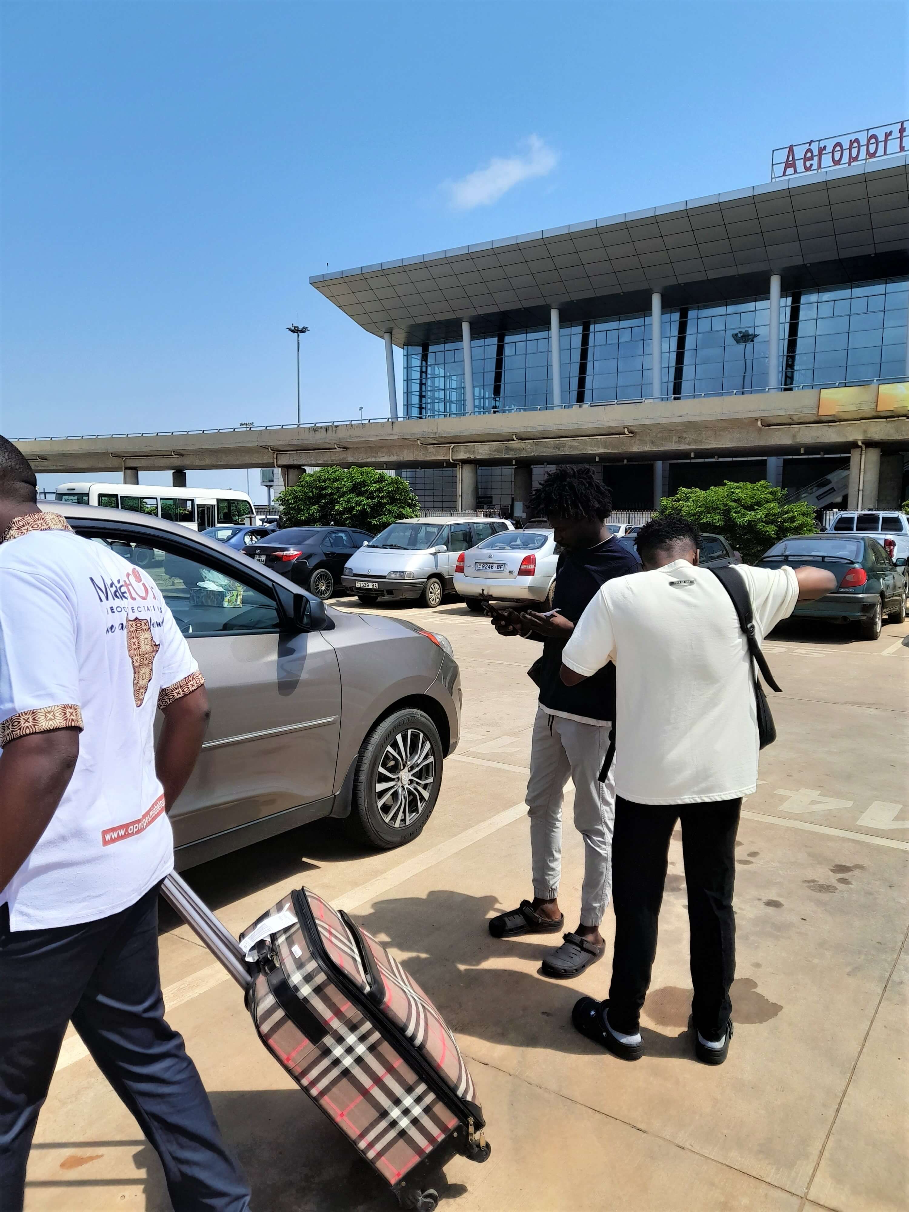 Accueil et pris en charge à l'aviation international de Lomé par l'équipe Miabétour