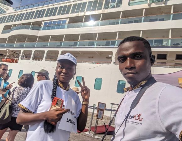team Miabétour welcoming cruise travelers for Lomé cultural tour